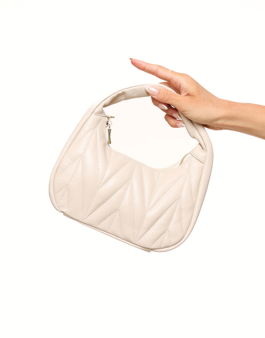 ACCESSOIRES-BEIGE-GEDETAILLEERDE-LEREN-TAS