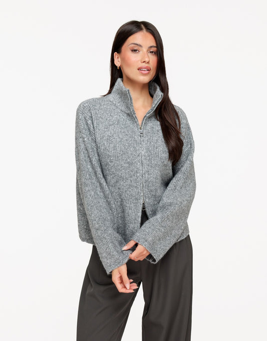GRIJS-GEBREID-VEST-MET-RITS-DAMES-VOORAANZICHT