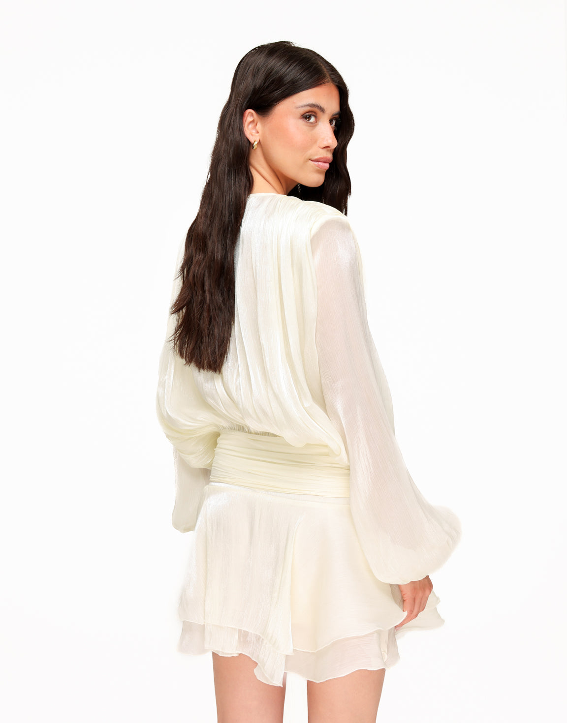 KLEDING-BEIGE-SATIJNEN-GEDRAPEERDE-LANGE-MOUWEN-JURK-04