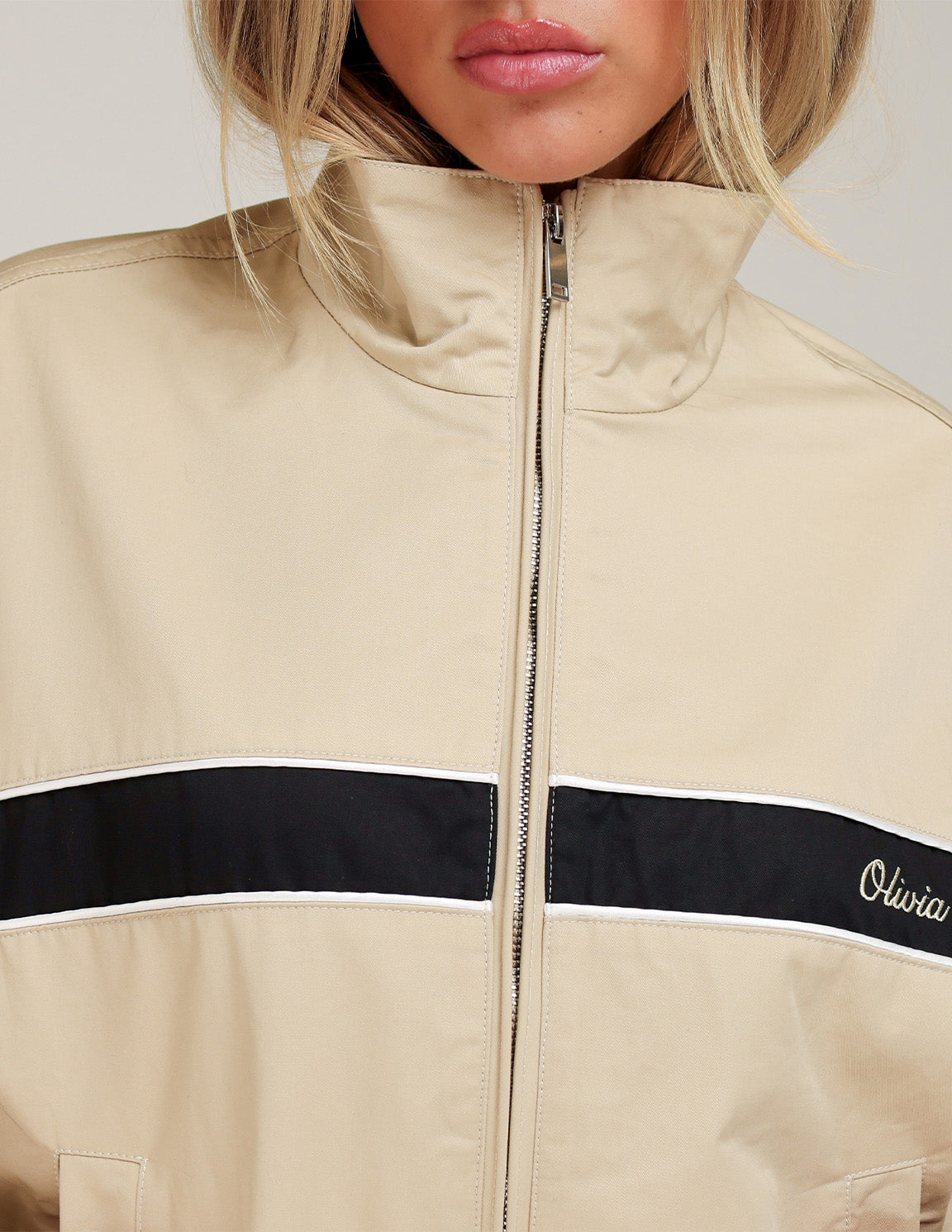 KLEDING-BEIGE-TRACK-JAS-01