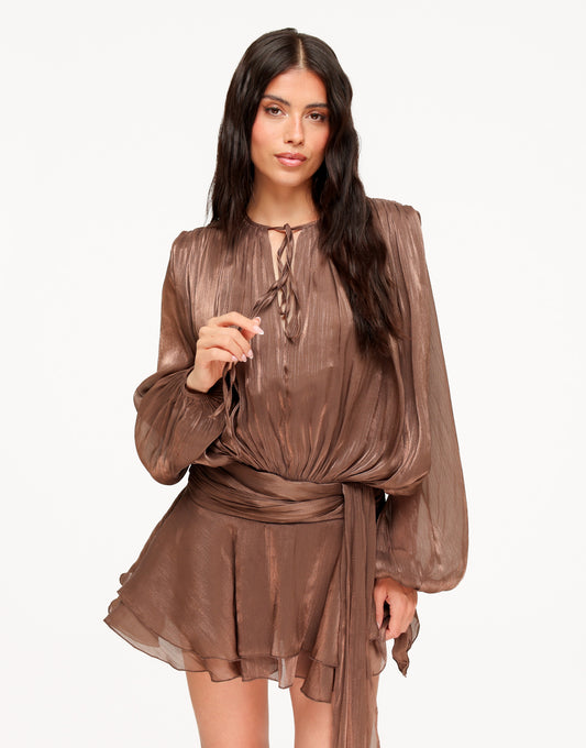 KLEDING-BRUINE-SATIJNEN-GEDRAPEERDE-JURK-02