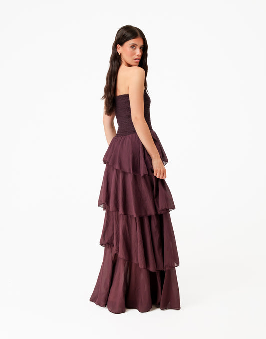 KLEDING-BRUINE-STRAPLESS-MODEL-LANGE-RUFFEL-JURK-05
