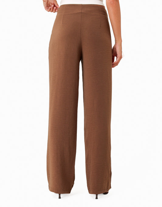 KLEDING-BRUINE-STRAPLESS-OMGESLAGEN-TOP-WIJDE-BROEK-01