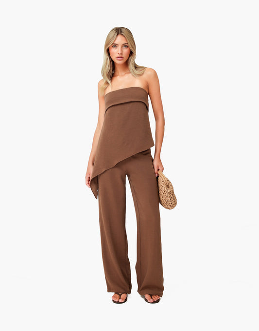 KLEDING-BRUINE-STRAPLESS-OMGESLAGEN-TOP-WIJDE-BROEK-04_8f1d0e13-1683-4eea-8834-11dca2299180