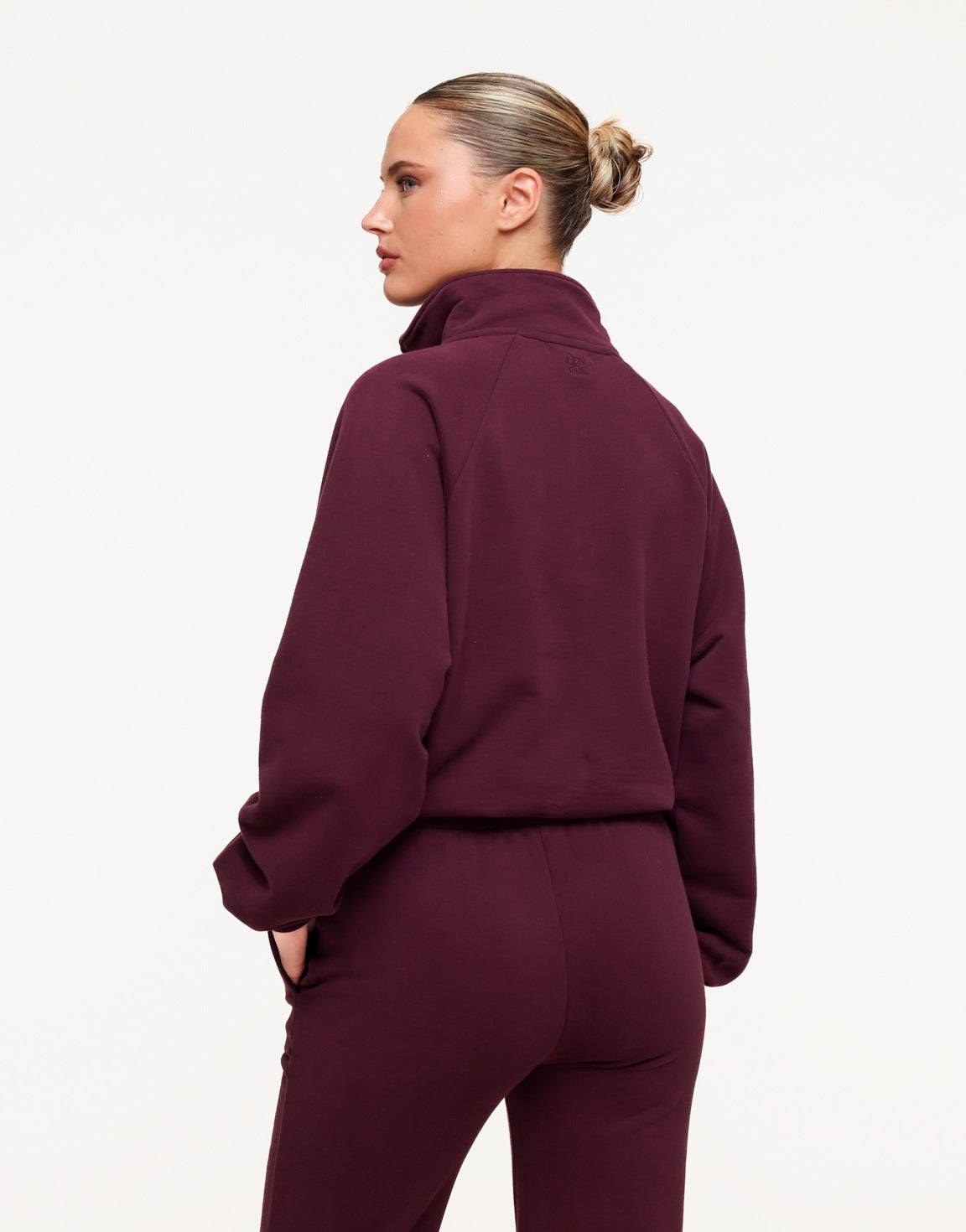 KLEDING-BURGUNDY-HOGE-KRAAG-TRUI-JOGGING-BROEK-06