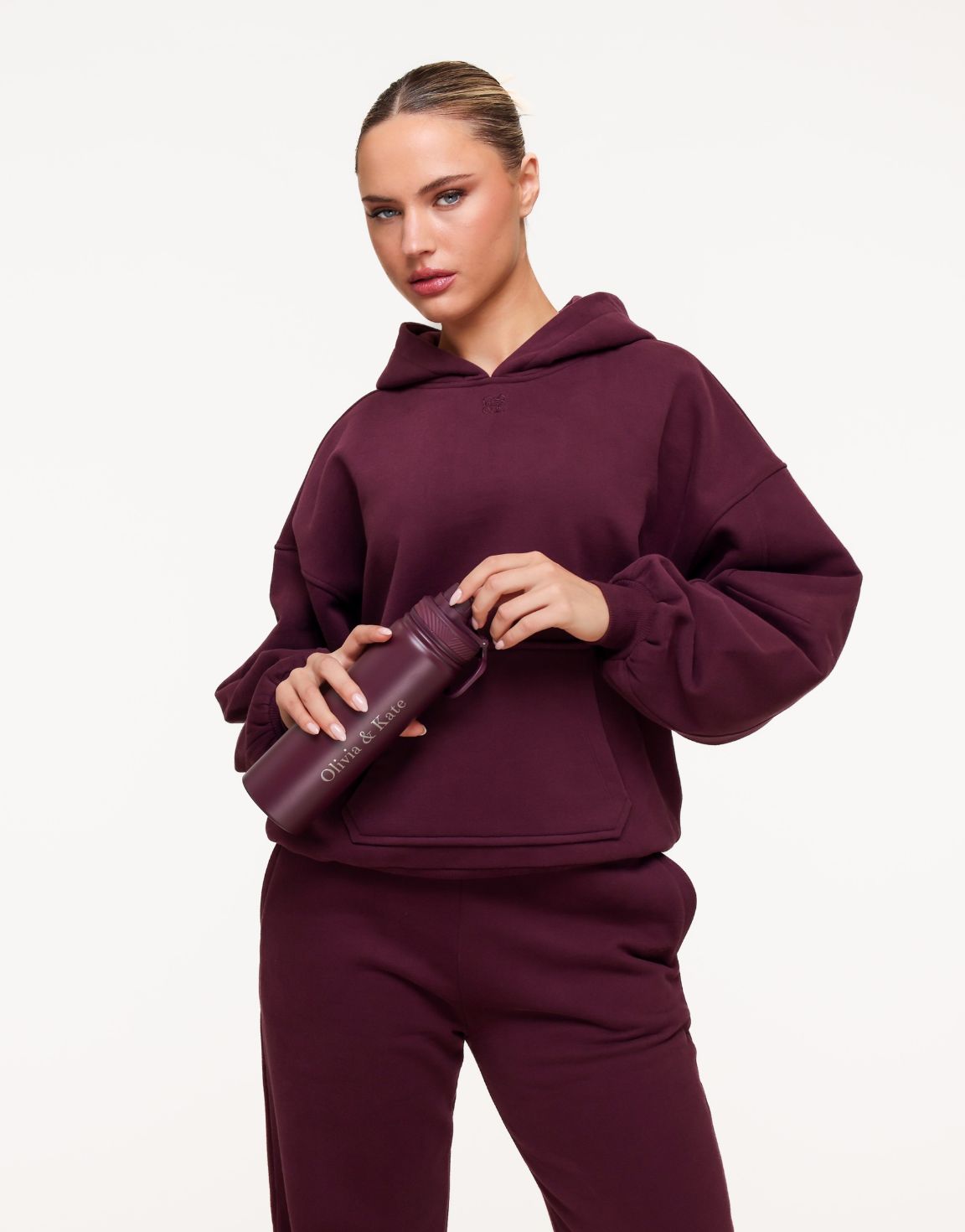 KLEDING-BURGUNDY-JOGGING-HOODIE-JOGGING-BROEK-OLIVIA_KATE-WATERFLES-STAINLESS-STEEL_6aab0f65-e8ee-4ff9-b6e8-8255f9d1ef4c