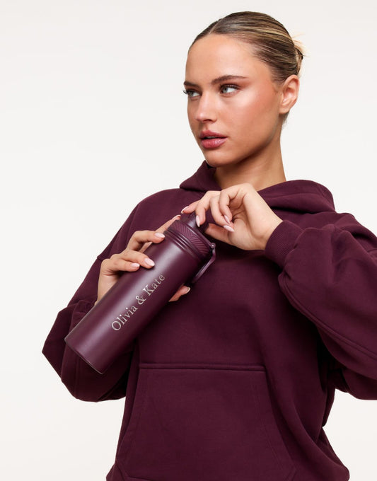 KLEDING-BURGUNDY-OLIVIA_KATE-TOP-BURGUNDY-OLIVIA_KATE-WATERFLES-01_7313707b-335f-4b08-97db-8c37be78ad12