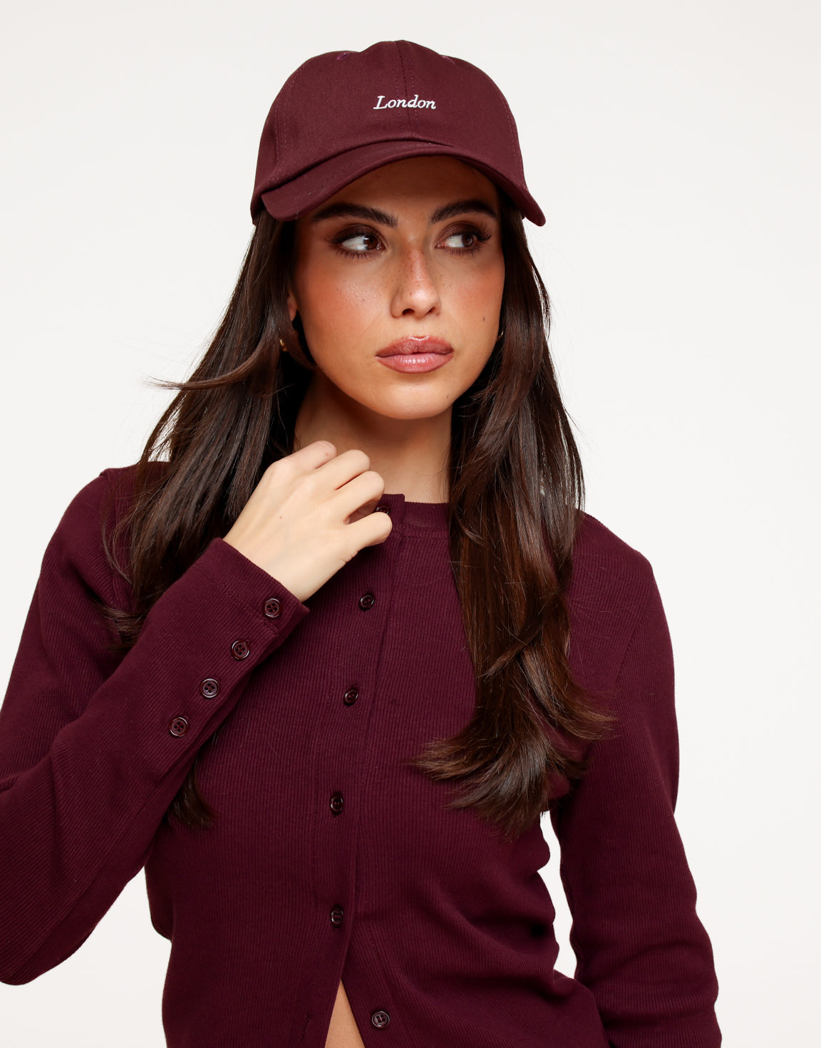 KLEDING-BURGUNDY-RIBBEL-LOUNGE-TOP-RIBBEL-LOUNGE-BROEK-04_98dd233a-d7e2-4175-b73e-71a874155298