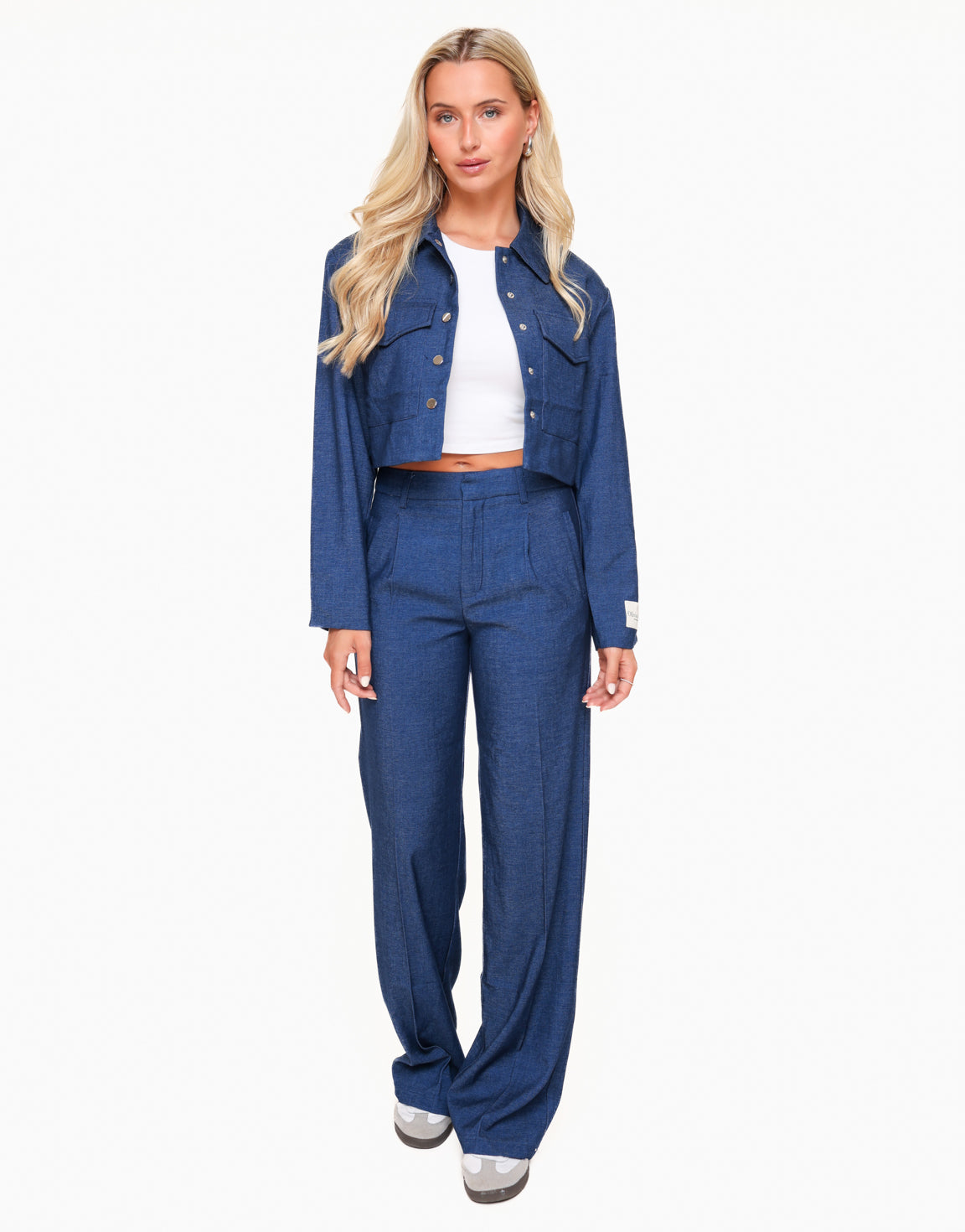 KLEDING-DONKERBLAUWE-STUDIO-CROPPED-JASJE-PANTALON-SET-03