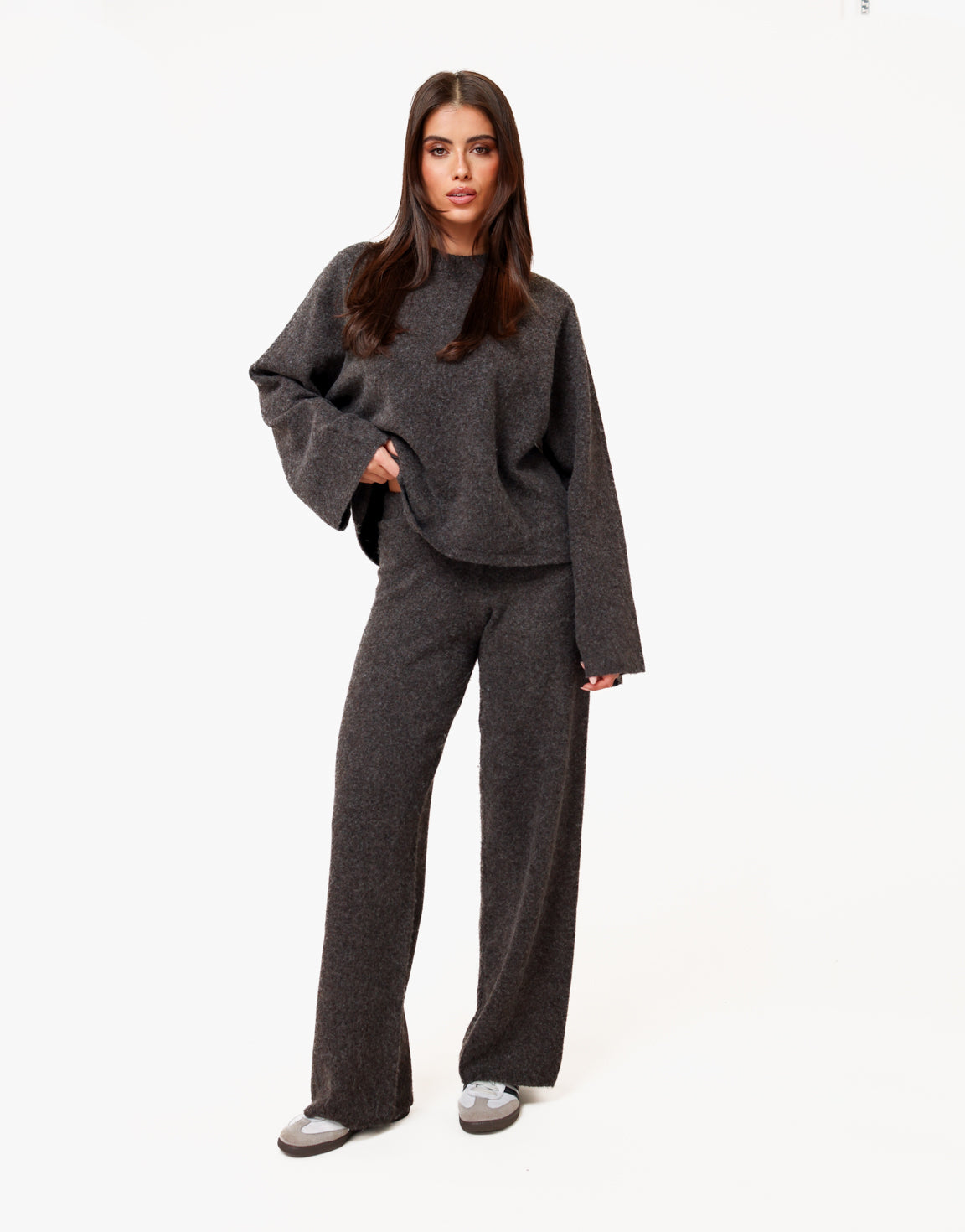 KLEDING-DONKERBRUINE-GEBREIDE-TRUI-GEBREIDE-BROEK-0