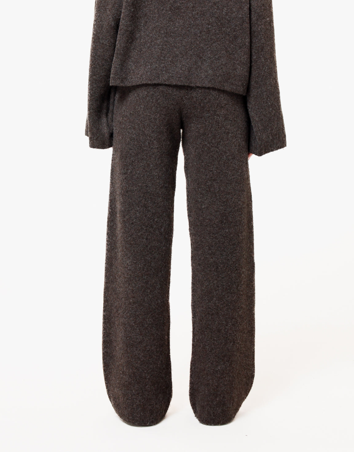 KLEDING-DONKERBRUINE-GEBREIDE-TRUI-GEBREIDE-BROEK-06