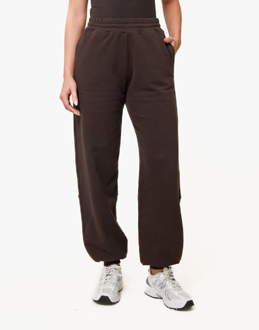 KLEDING-DONKERBRUINE-JOGGINGS-BROEK-HOODIE-WATERFLES-05