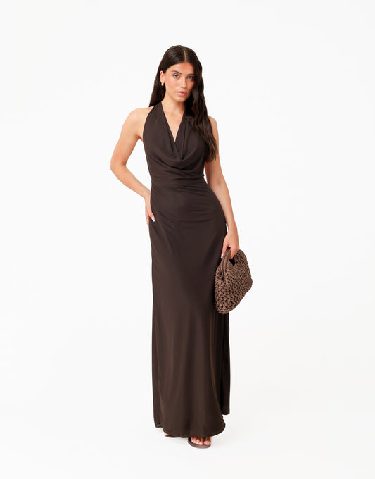 KLEDING-DONKERBRUINE-LANGE-HALTER-MAXI-JURK-01_512fc07c-bf62-4c0a-a58e-1e0364d9c2f0