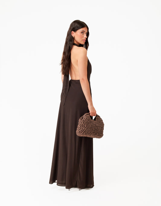 KLEDING-DONKERBRUINE-LANGE-HALTER-MAXI-JURK-03