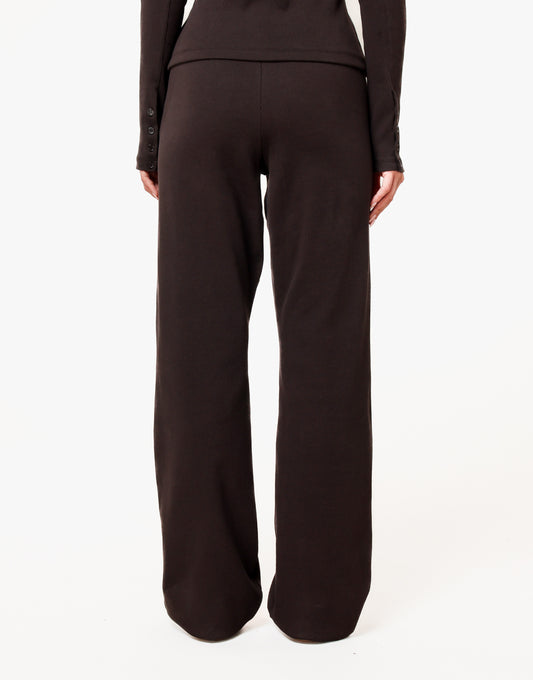 KLEDING-DONKERBRUINE-LOUNGE-LANGE-MOUWEN-TOP-LOUNGE-BROEK-11