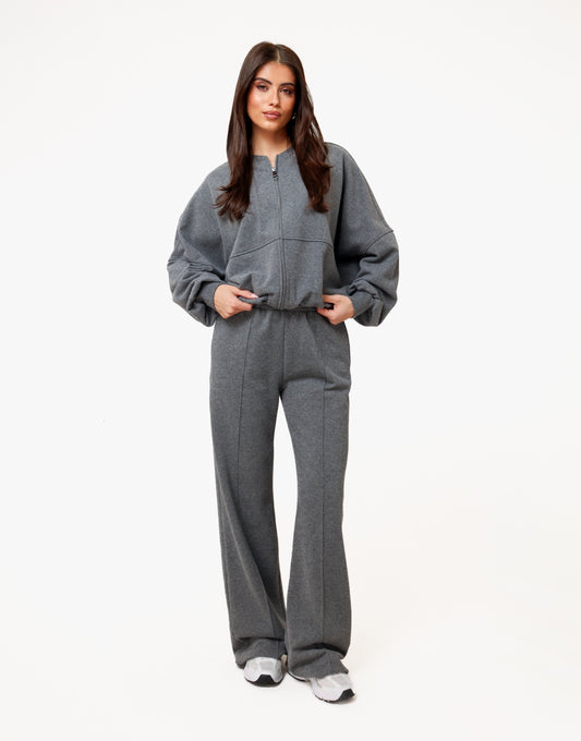 KLEDING-DONKERGRIJZE-JOGGING-RITS-VEST-DONKERGRIJZE-JOGGING-BROEK-01