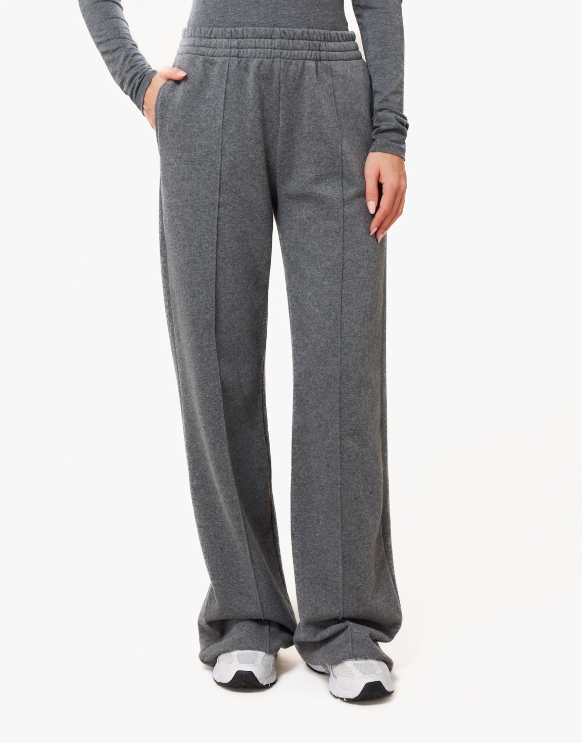 KLEDING-DONKERGRIJZE-JOGGING-RITS-VEST-DONKERGRIJZE-JOGGING-BROEK-04