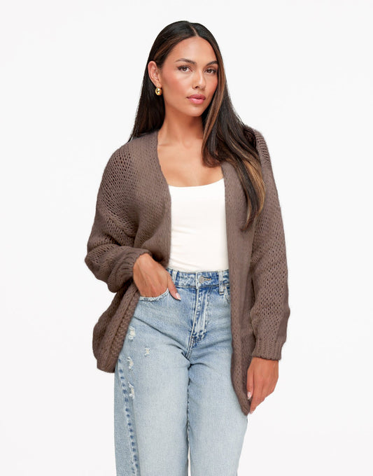 KLEDING-DONKERTAUPE-WOLLEN-VEST-VOORAANZICHT-01