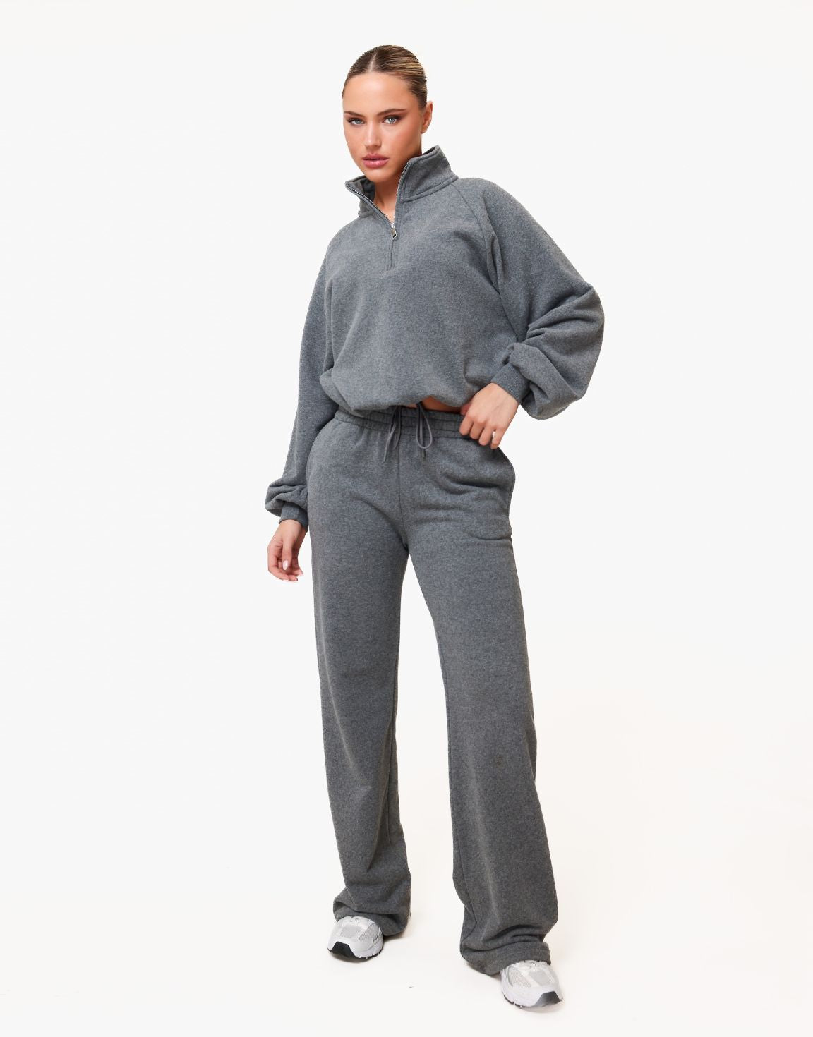 KLEDING-GRIJZE-JOGGING-TRUI-JOGGING-BROEK