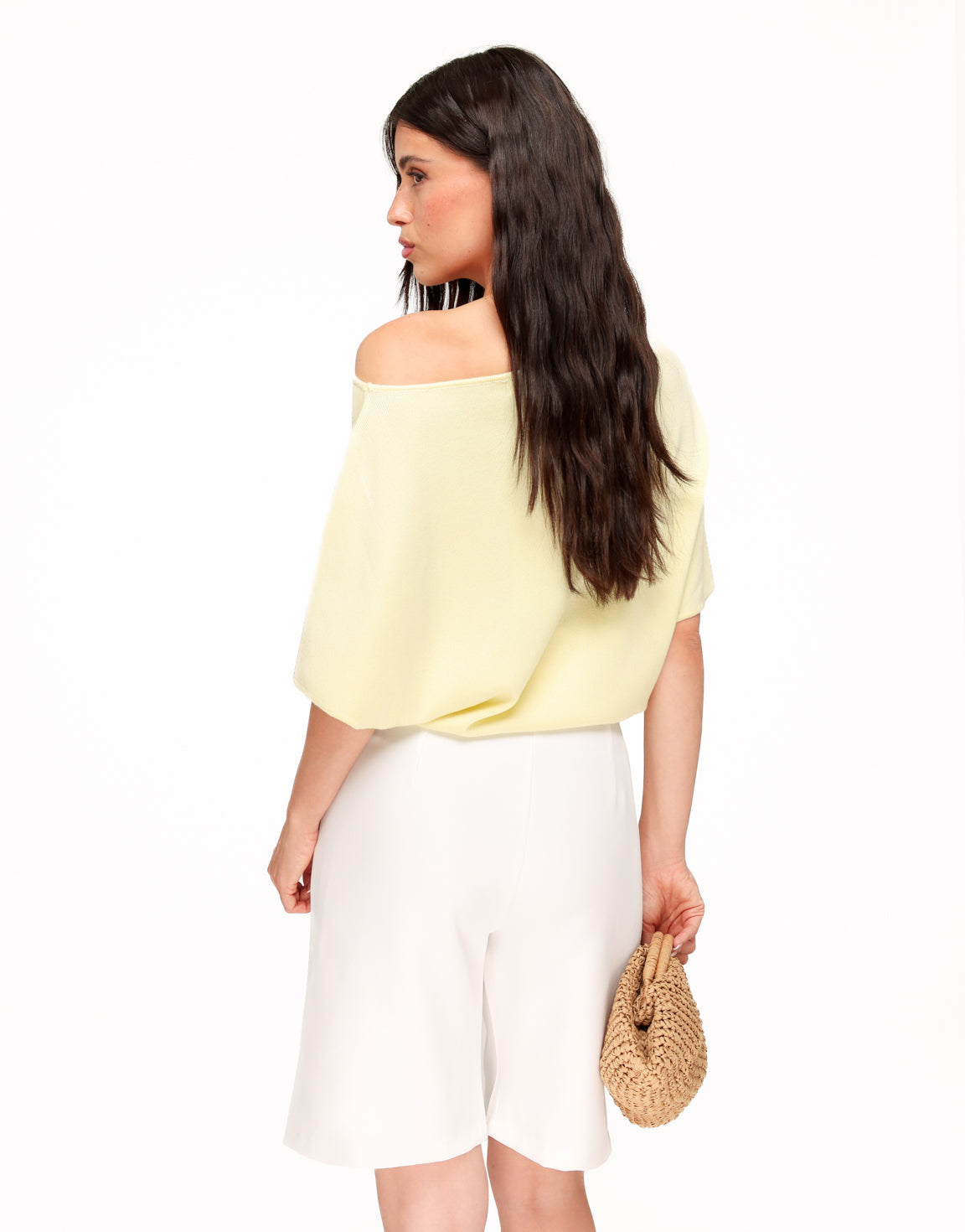 KLEDING-LICHTGELE-GEBREIDE-OFF-SHOULDER-TOP-WITTE-EDIT-LANGE-SHORT-03