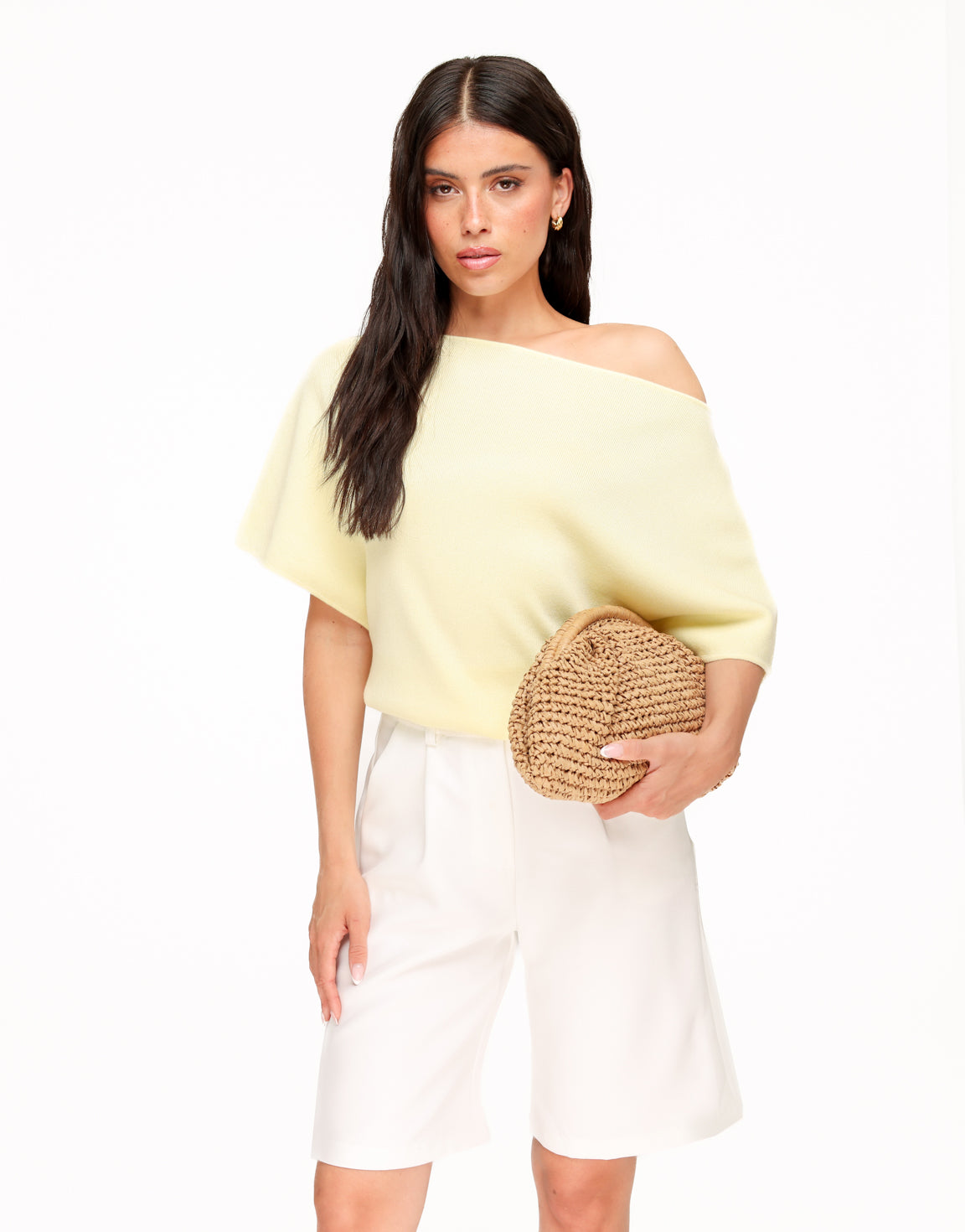 KLEDING-LICHTGELE-GEBREIDE-OFF-SHOULDER-TOP-WITTE-EDIT-LANGE-SHORT