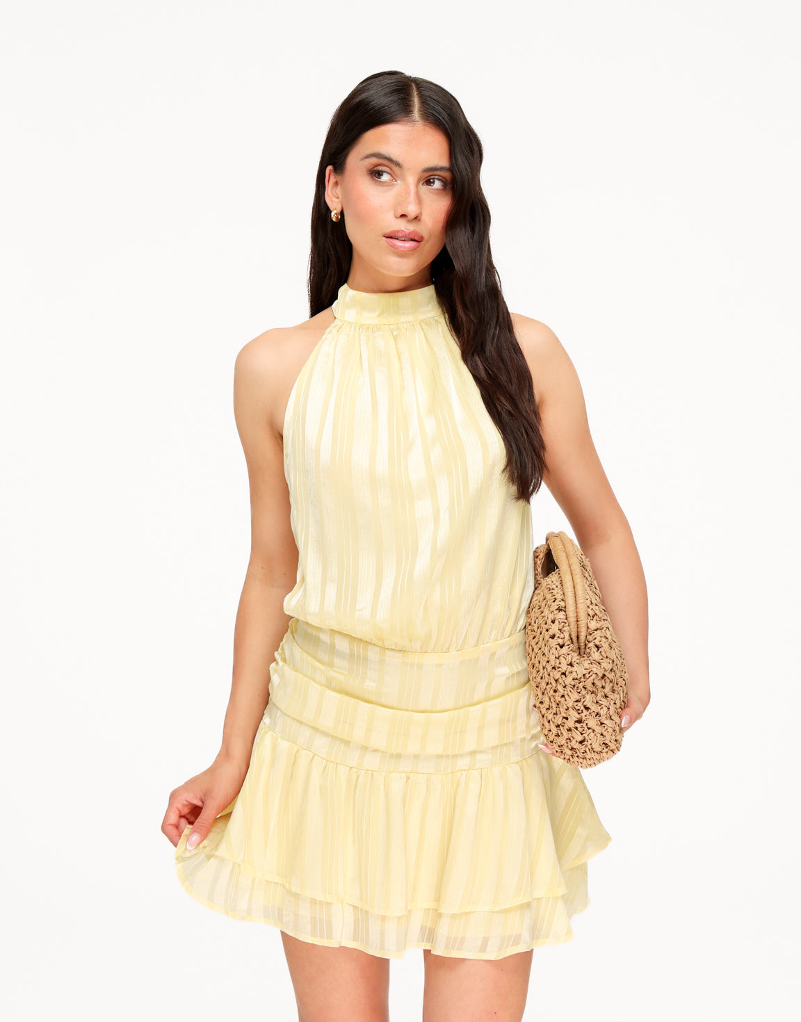 KLEDING-LICHTGELE-GESTREEPTE-HALTER-RUFFEL-JURK-01