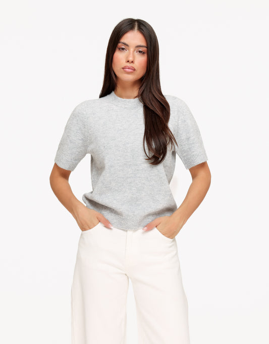 KLEDING-LICHTGRIJZE-GEBREIDE-KORTE-MOUWEN-TOP-01