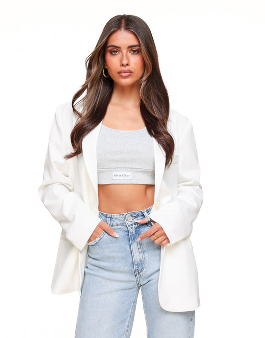 KLEDING-LICHTGRIJZE-OLIVIA-KATE-CROPPED-TOP-WITTE-OVERSIZED-BLAZER