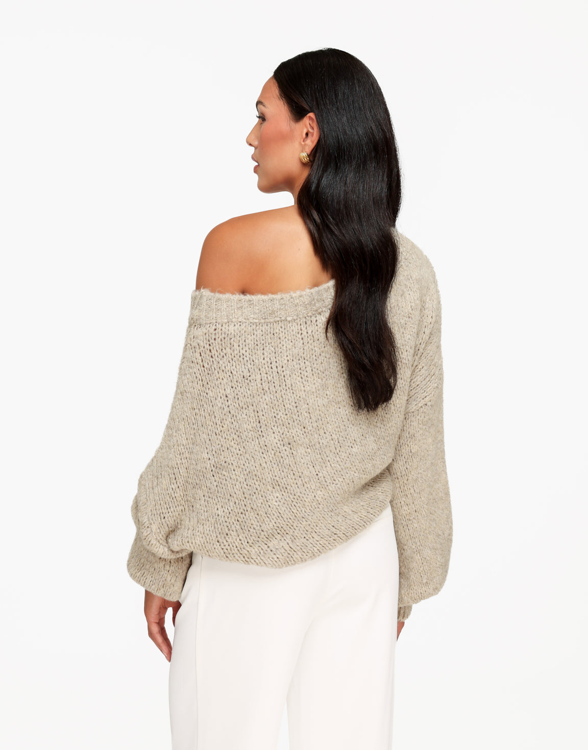 KLEDING-TAUPE-GEBREIDE-WOLLEN-GEBREIDE-OFF-SHOULDER-TRUI-ACHTERAANZICHT