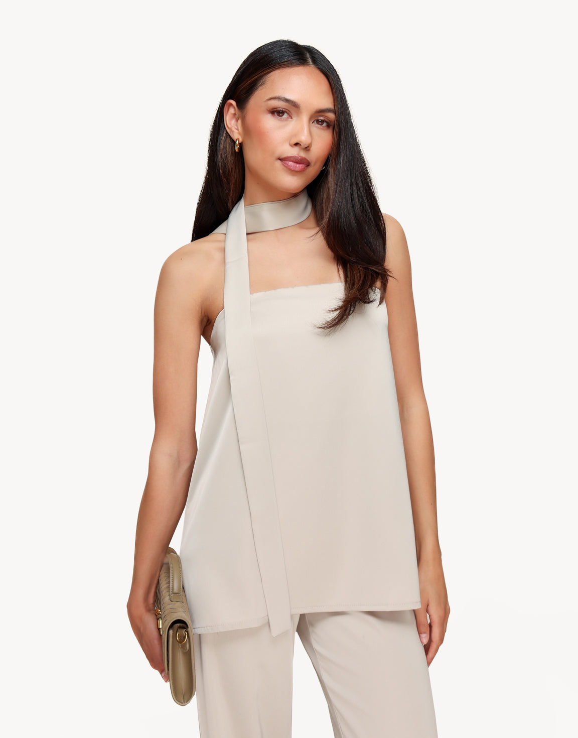 KLEDING-WEBSHOP-BEIGE-STRAPLESS-SATIJNEN-SJAAL-DETAIL-TOP-01