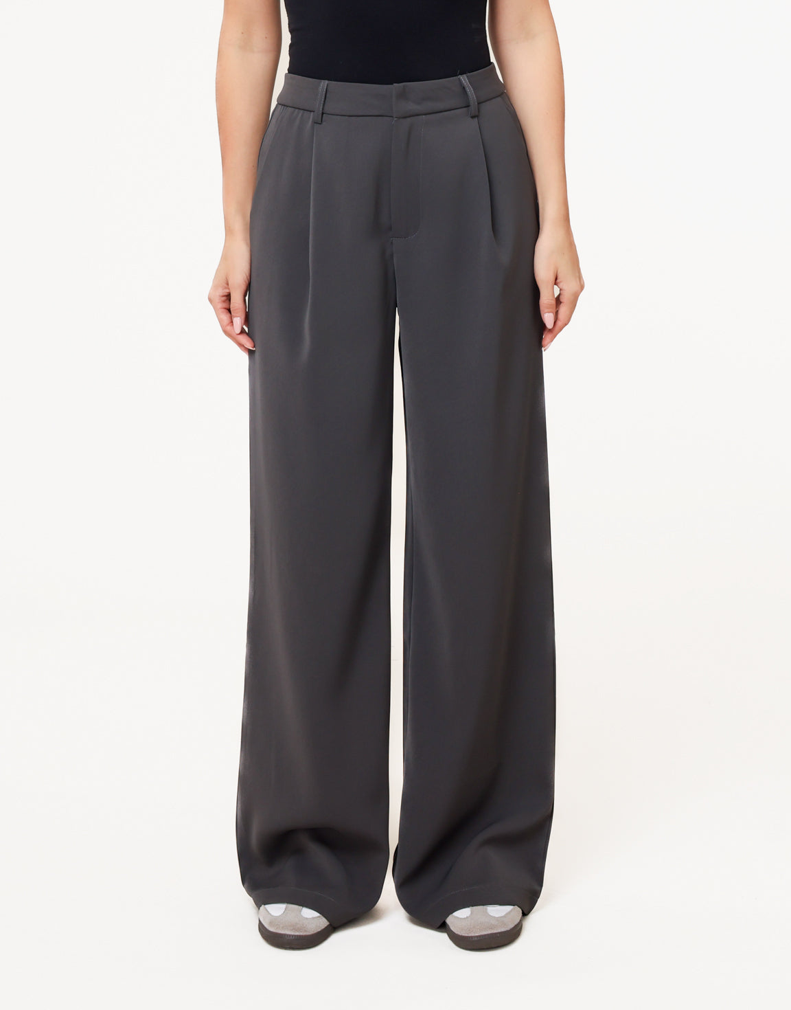 KLEDING-WEBSHOP-DONKERGRIJZE-WIJDE-CLASSIC-PANTALON-01