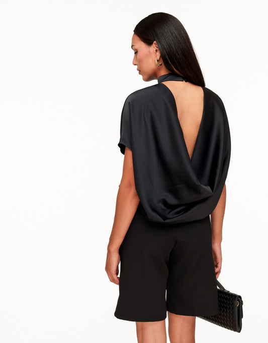 KLEDING-WEBSHOP-ZWARTE-GEDRAPEERDE-OPEN-RUG-TOP-02