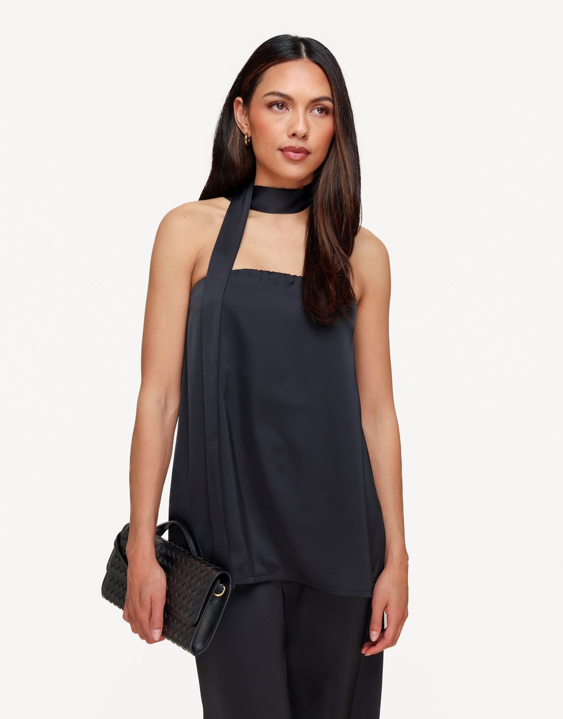 KLEDING-WEBSHOP-ZWARTE-STRAPLESS-SATIJNEN-SJAAL-DETAIL-TOP-01