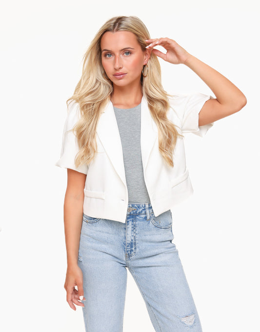 KLEDING-WITTE-CROPPED-POFMOUWEN-BLAZER-03