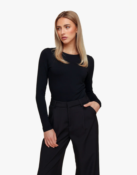 KLEDING-ZWARTE-BASIC-LS-TOP-ZWARTE-MID-WAISTED-PANTALON_09117574-e752-439a-8d6a-0eda4dbc13e4