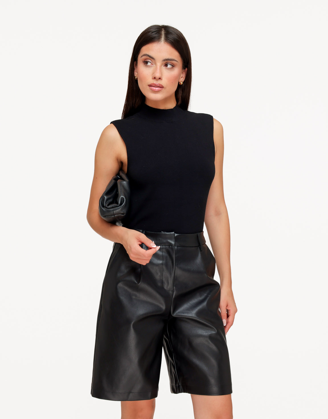 KLEDING-ZWARTE-BERMUDA-LANGE-SHORT-04