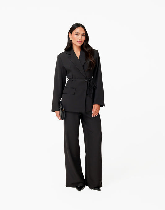 KLEDING-ZWARTE-CEINTUUR-BLAZER-PANTALON-VOORAANZICHT-02