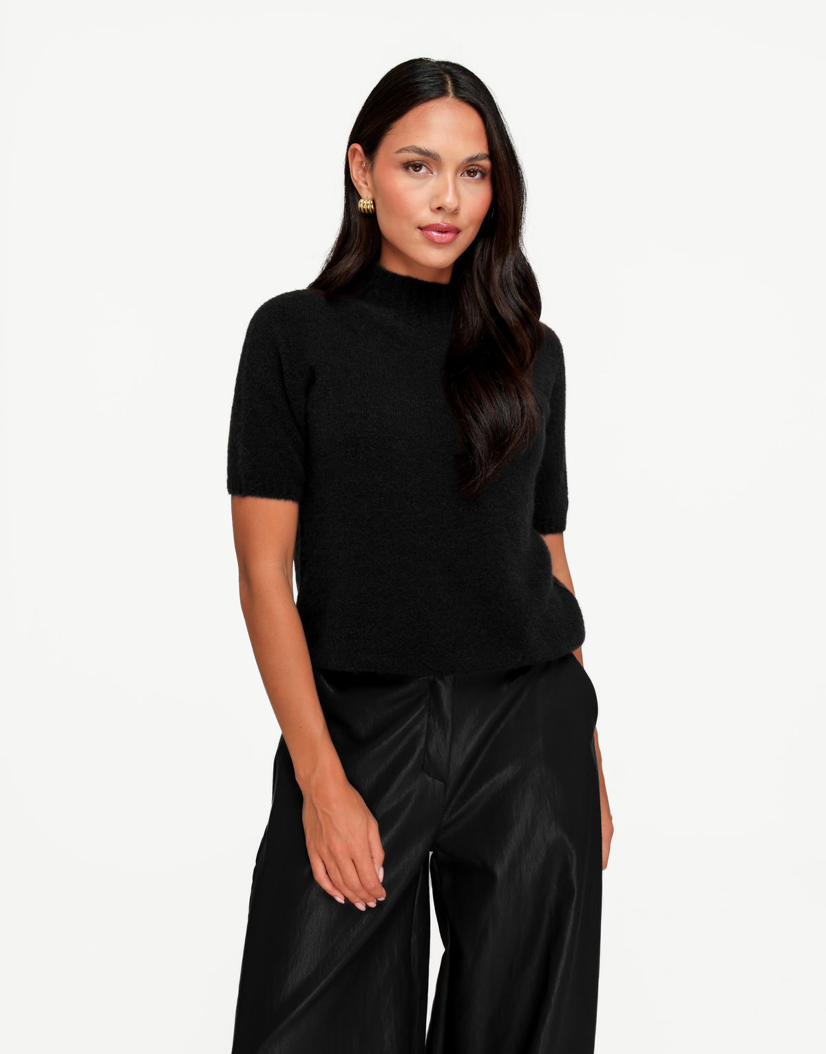 KLEDING-ZWARTE-GEBREIDE-HOGE-HALS-TRUI-VOORAANZICHT-01