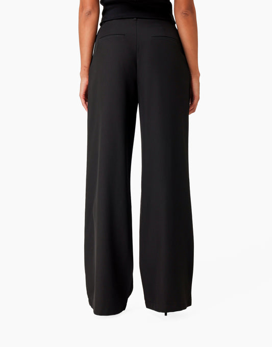 KLEDING-ZWARTE-WIJDE-PANTALON-ACHTERAANZICHT