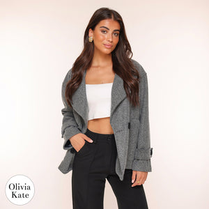 OLIVIA-KATE-NIEUW-KLEDING-COLLECTIE-MUSTHAVE-TRENCH-JAS-KORT-GRIJS-TUSSENJAS-OVERSIZED-BUTTON