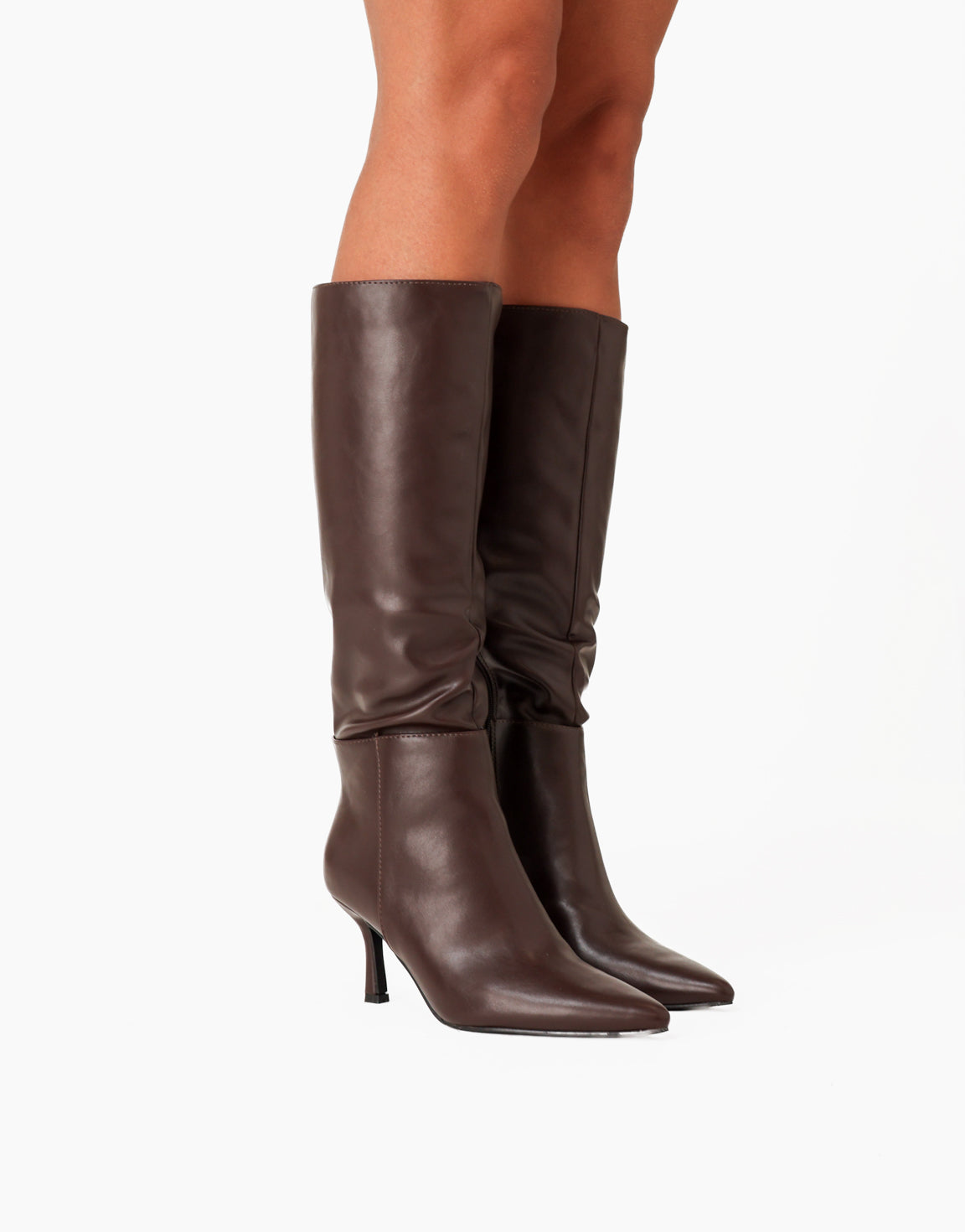 SCHOENEN-DONKERBRUINE-PU-LEREN-HOGE-HAK-LAARZEN-ZIJAANZICHT_297df50a-0990-402b-9ff0-f74dc00f533f