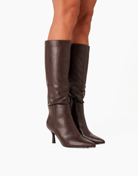 SCHOENEN-DONKERBRUINE-PU-LEREN-HOGE-HAK-LAARZEN-ZIJAANZICHT_297df50a-0990-402b-9ff0-f74dc00f533f
