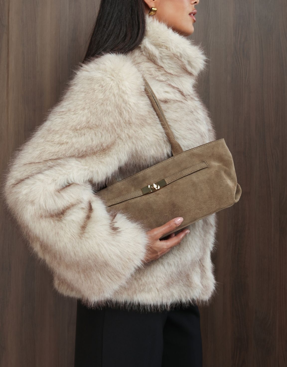 Beige Fluffy Hoge Kraag - Jas - Olivia & Kate