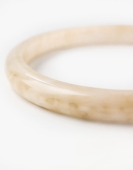 Beige Smalle Resin Bangle - Armband - Olivia & Kate