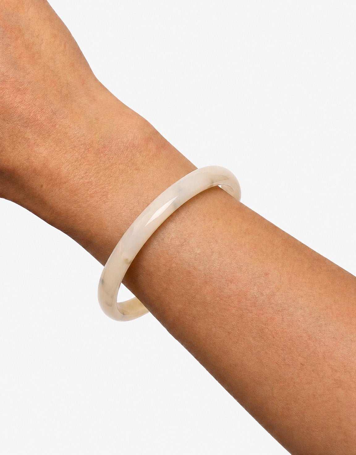 Beige Smalle Resin Bangle - Armband - Olivia & Kate