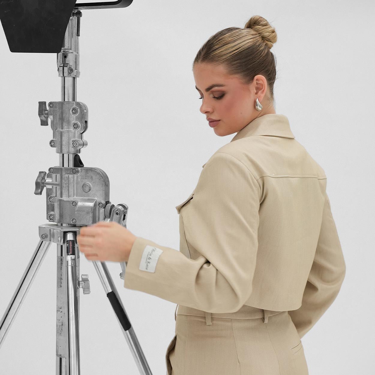 Beige STUDIO Cropped - Jasje - Olivia & Kate