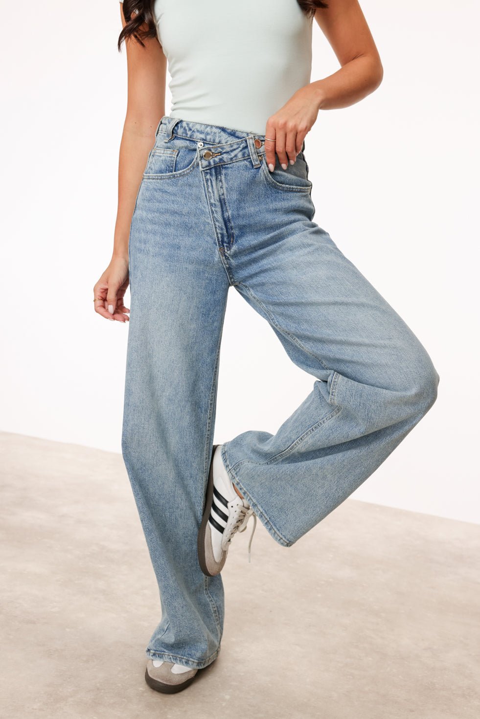 Blauwe Denim Schuine Knopen - Spijkerbroek - Olivia & Kate