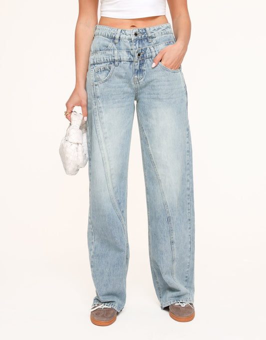  Analyzing image CLOTHING-BLUE-DOUBLE-LOOK-DENIMS-JEANS-WHITE-CROPPED-SHORT-SLEEVES-TOP-WHITE-BRAIDED-BAG-01