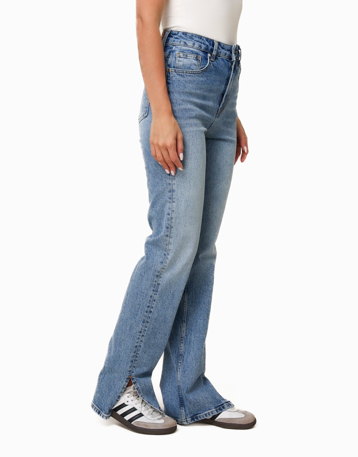 Blauwe Rechte Spijkerbroek + Witte Basic SS Top - Set - Olivia & Kate