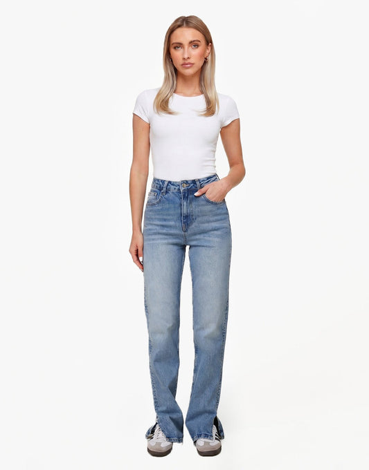 Blauwe Rechte Spijkerbroek + Witte Basic SS Top - Set - Olivia & Kate